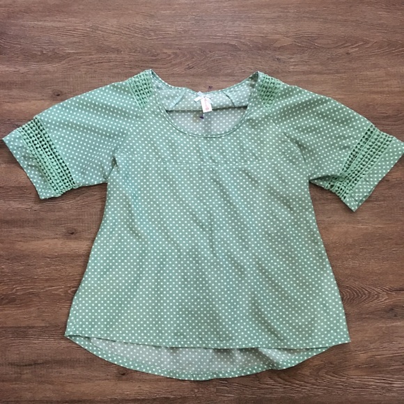 NWOT Downeast green/white polka dot flowy shirt - Picture 1 of 6